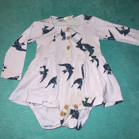 Kate Quinn The Woods Long Sleeve Sparrow Onesie with Peplum _ 6-12 months - Picture 4 of 5
